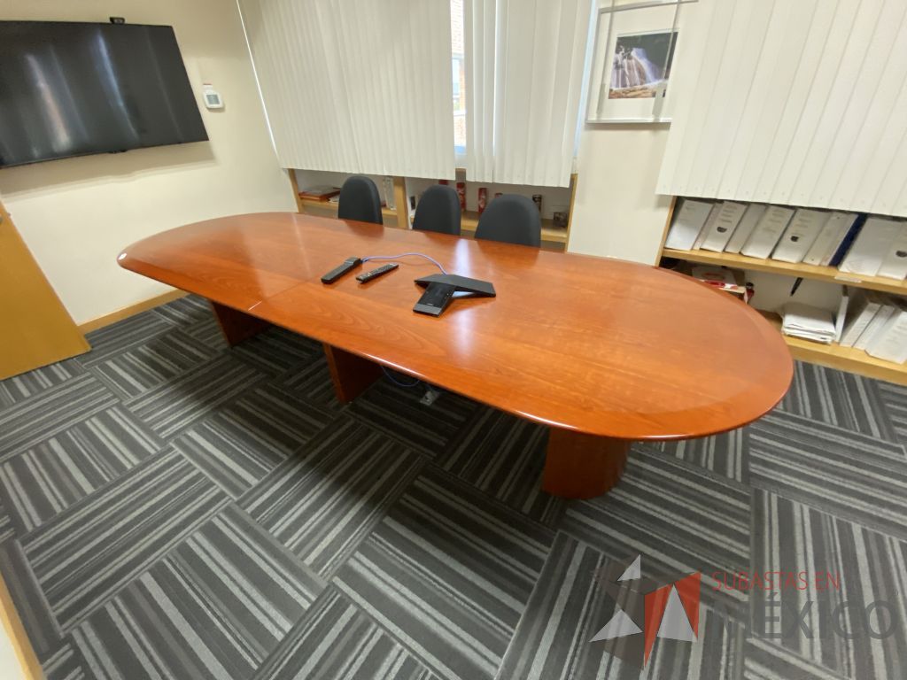 Lote 101 - Mesa de sala de juntas para 8 personas con base y cubierta color cafê - Imagen 4