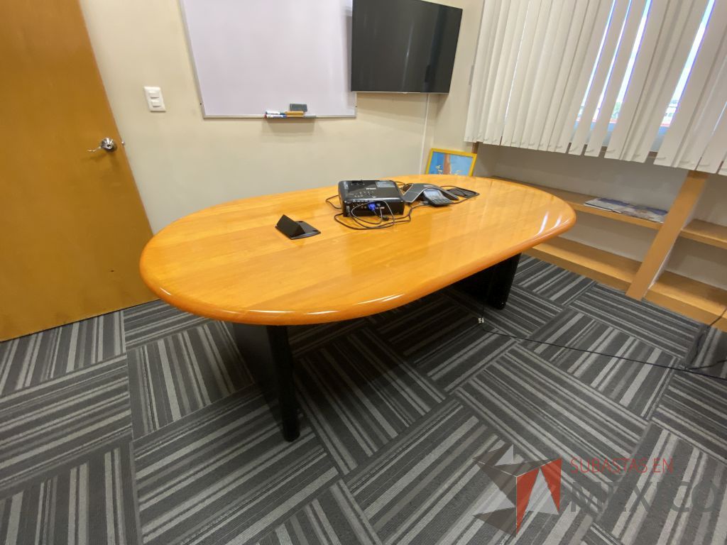 Lote 123 - Mesa de sala de juntas para 4 personas con base color negro - Imagen 3
