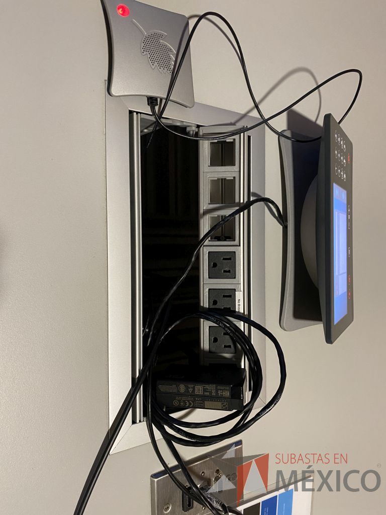 Lote 135 - Mesa de sala de juntas para 8 personas con base metálica y cubierta color gris - Imagen 10