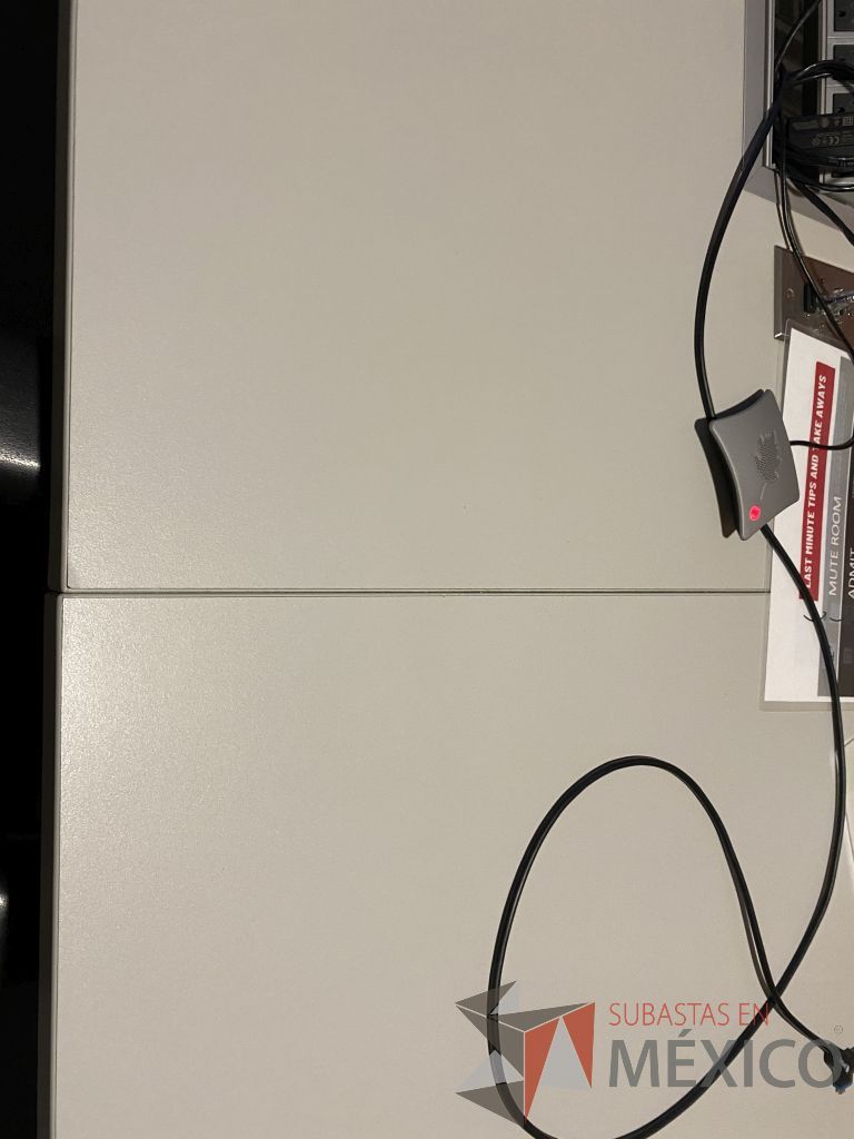 Lote 135 - Mesa de sala de juntas para 8 personas con base metálica y cubierta color gris - Imagen 12