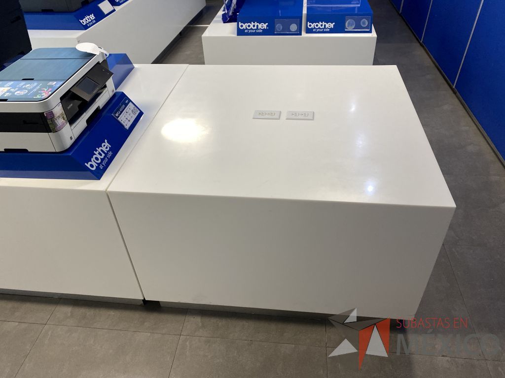 Lote 083 - Gabinete en 3 piezas color blanco con clavijas eléctricas - Imagen 7