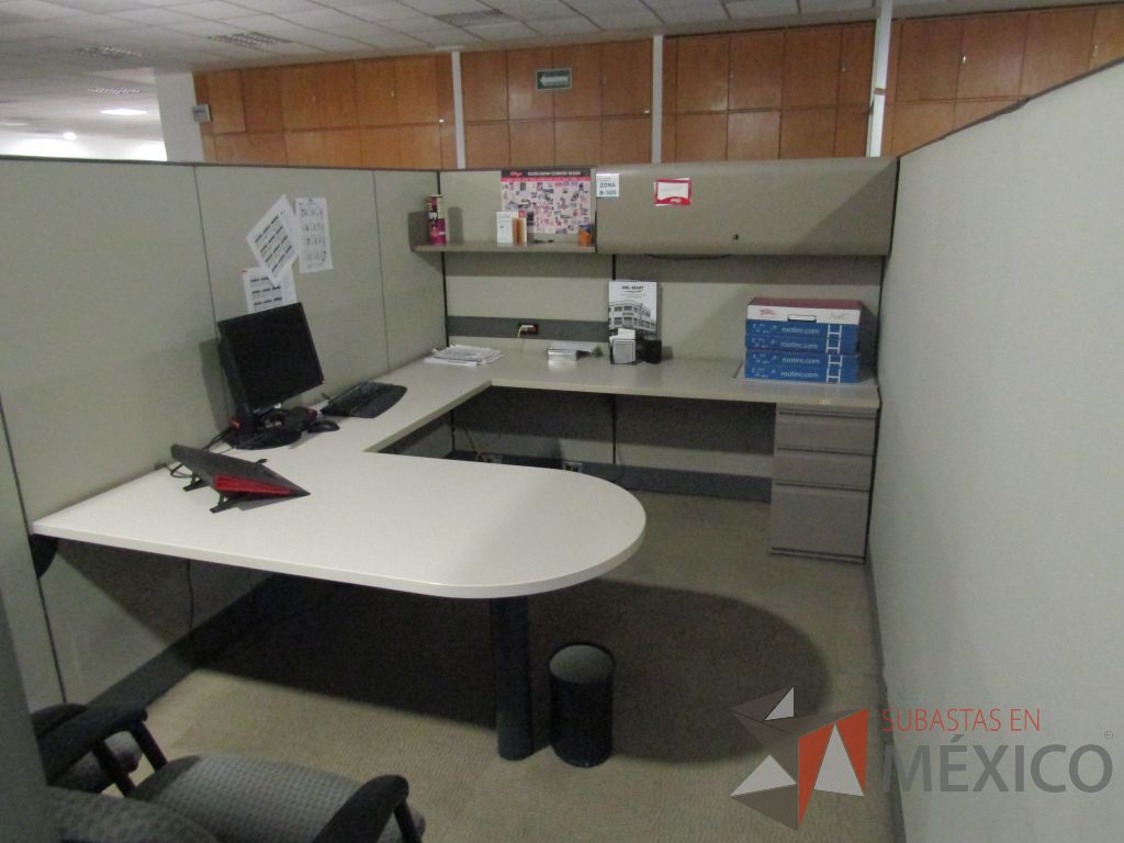 Lote 001 - Estación de trabajo para 9 personas con mampara alta - Imagen 2
