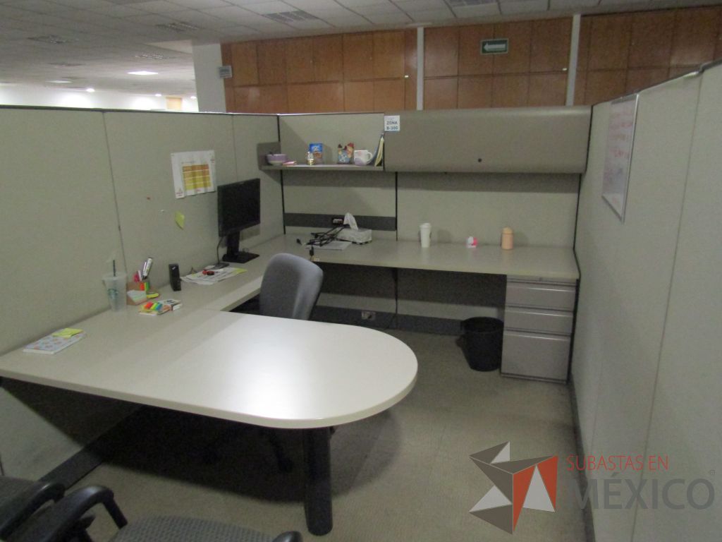 Lote 001 - Estación de trabajo para 9 personas con mampara alta - Imagen 3