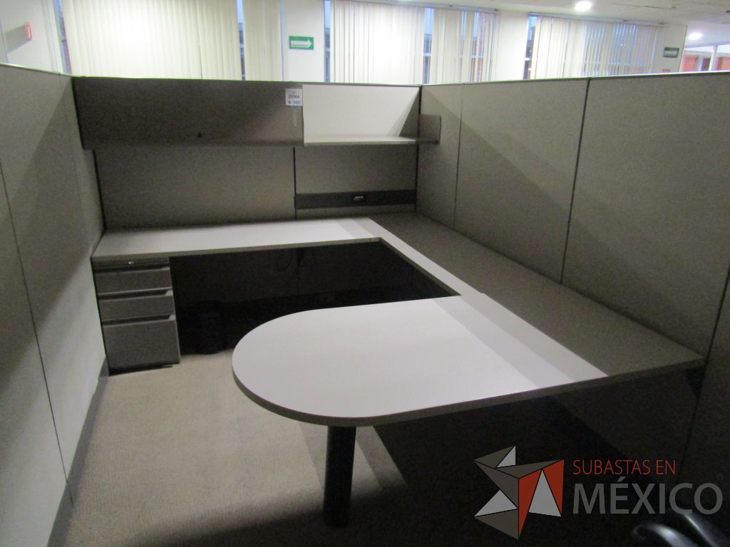 Lote 001 - Estación de trabajo para 9 personas con mampara alta - Imagen 21