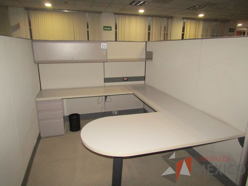 Lote 001 - Estación de trabajo para 9 personas con mampara alta - Imagen 22