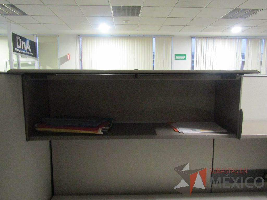 Lote 001 - Estación de trabajo para 9 personas con mampara alta - Imagen 24
