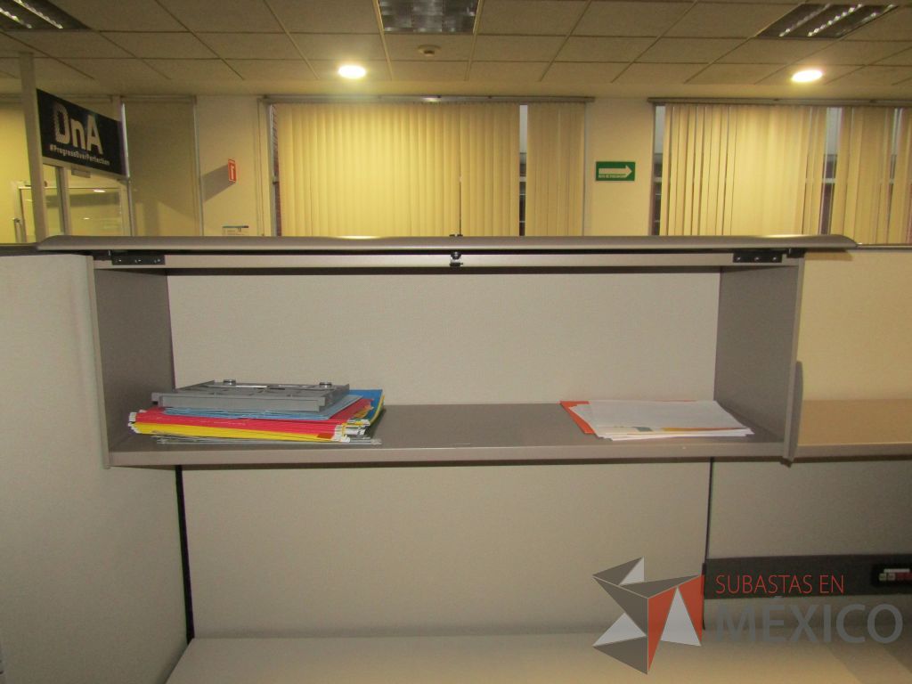 Lote 001 - Estación de trabajo para 9 personas con mampara alta - Imagen 25