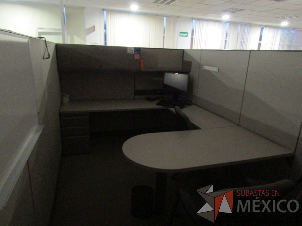 Lote 001 - Estación de trabajo para 9 personas con mampara alta - Imagen 27