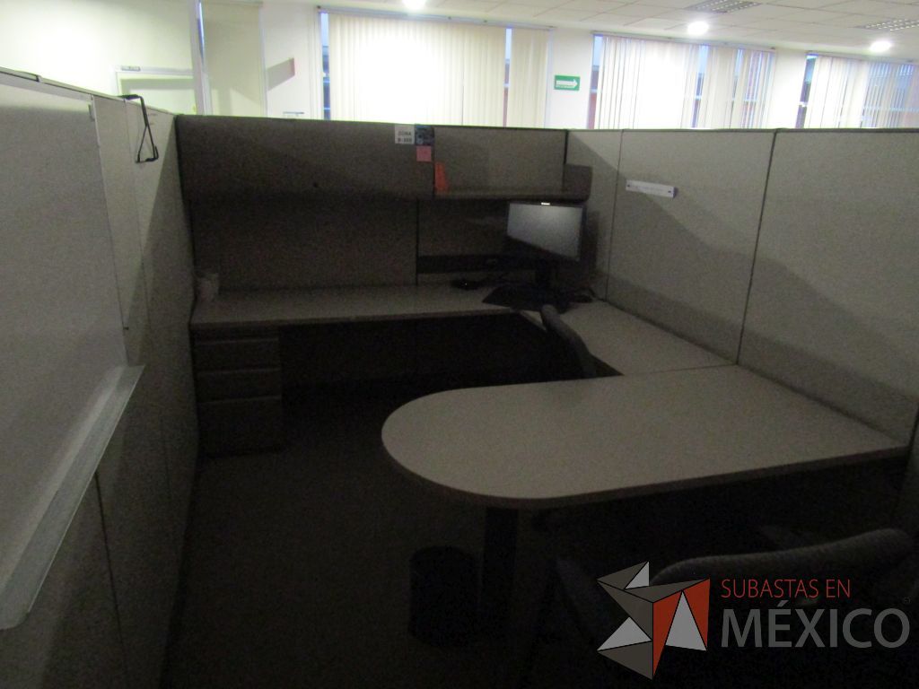 Lote 001 - Estación de trabajo para 9 personas con mampara alta - Imagen 28