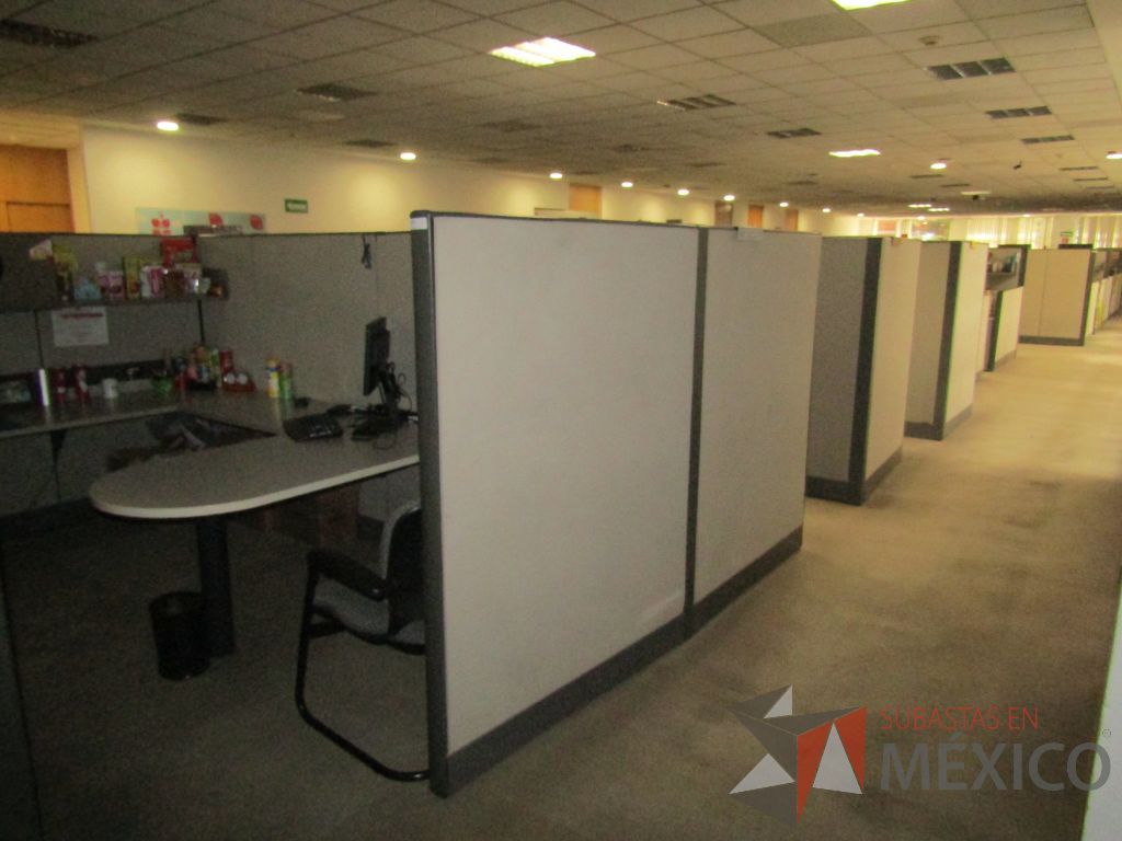 Lote 003 - Estación de trabajo para 8 personas con mampara alta con 8 gavetas - Imagen 6