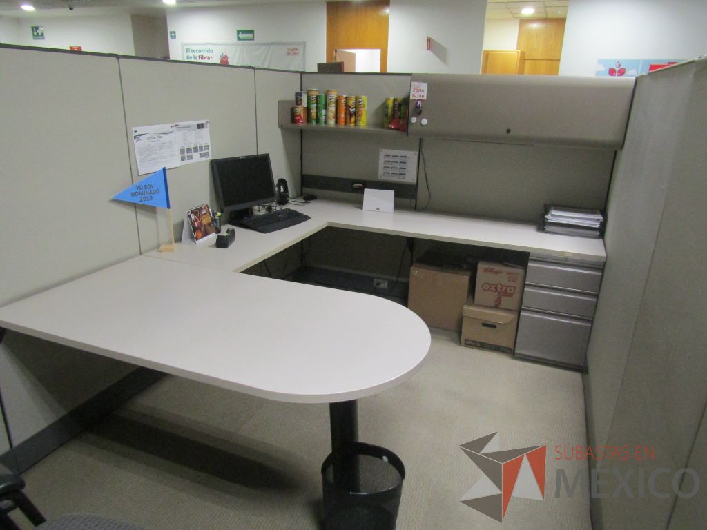 Lote 003 - Estación de trabajo para 8 personas con mampara alta con 8 gavetas - Imagen 8