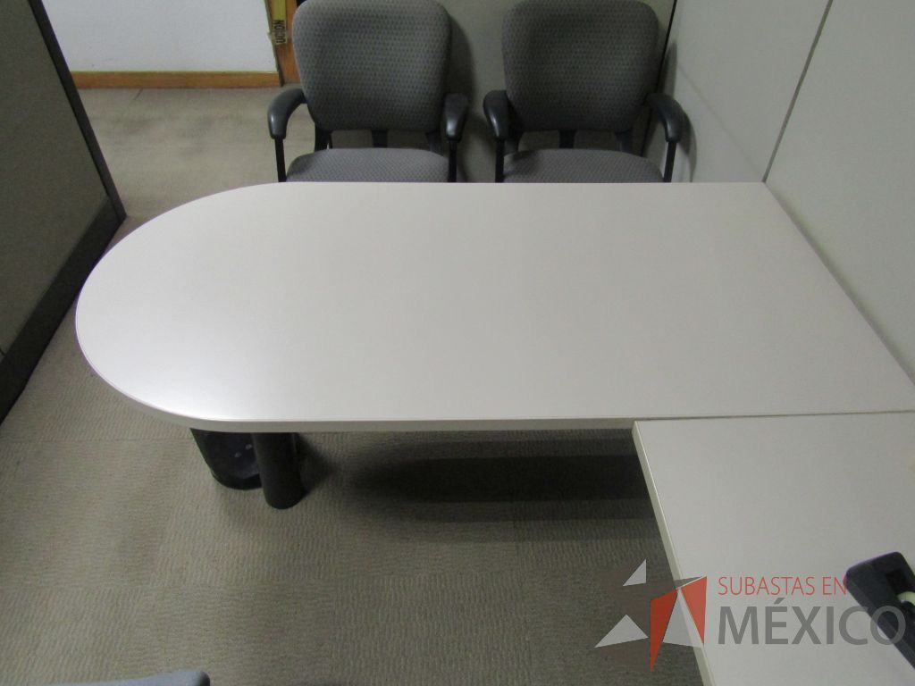 Lote 003 - Estación de trabajo para 8 personas con mampara alta con 8 gavetas - Imagen 11