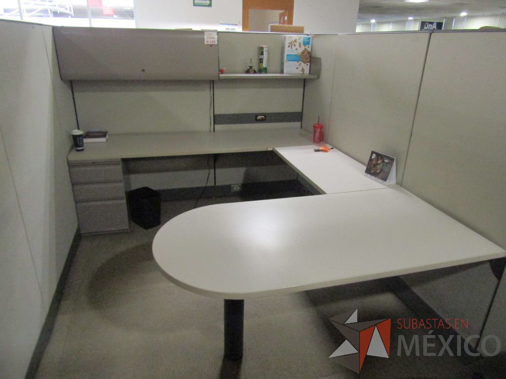 Lote 003 - Estación de trabajo para 8 personas con mampara alta con 8 gavetas - Imagen 24