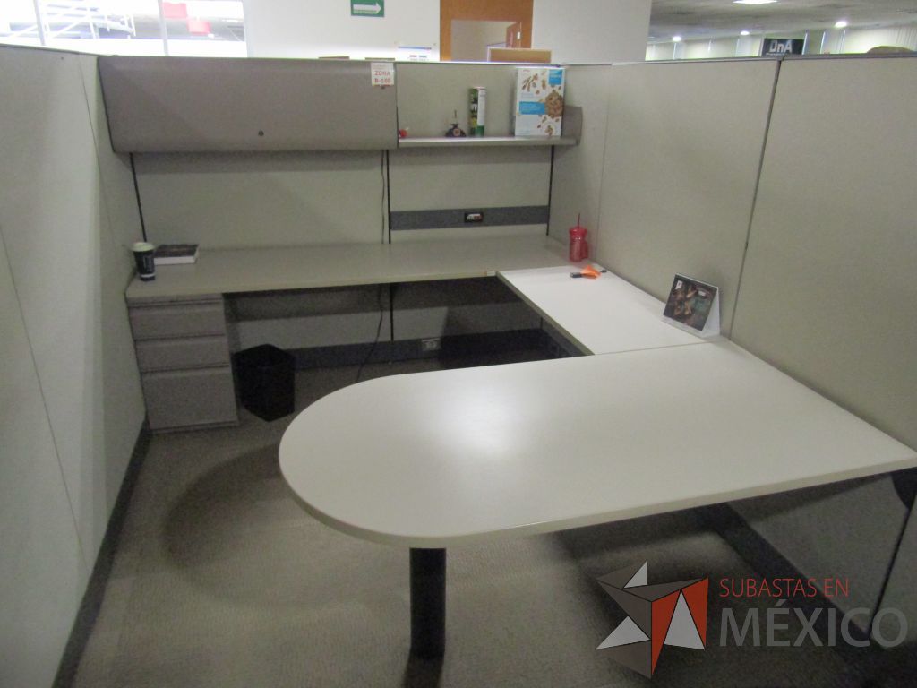 Lote 003 - Estación de trabajo para 8 personas con mampara alta con 8 gavetas - Imagen 30