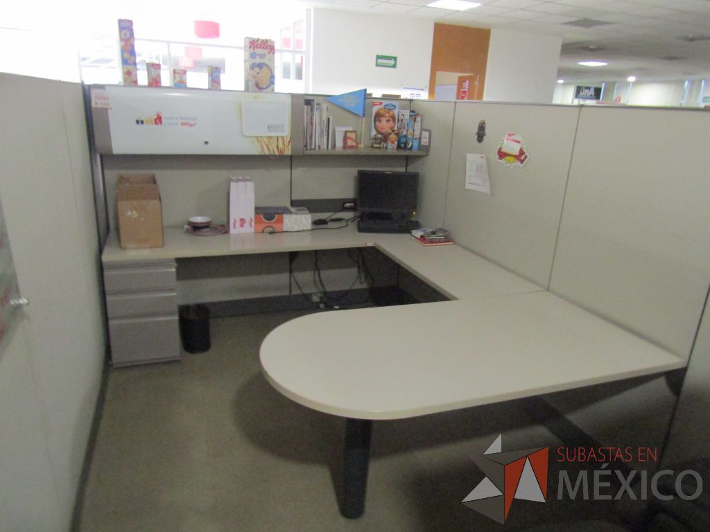 Lote 003 - Estación de trabajo para 8 personas con mampara alta con 8 gavetas - Imagen 41