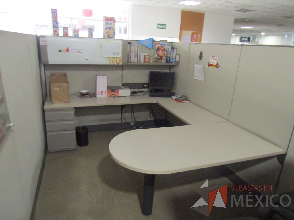 Lote 003 - Estación de trabajo para 8 personas con mampara alta con 8 gavetas - Imagen 42