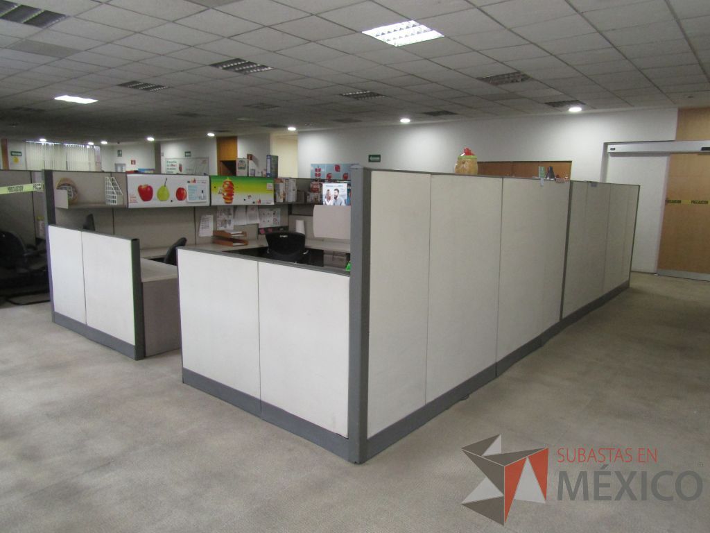 Lote 009 - Estación de trabajo para 8 personas con mampara alta con 8 gavetas - Imagen 3