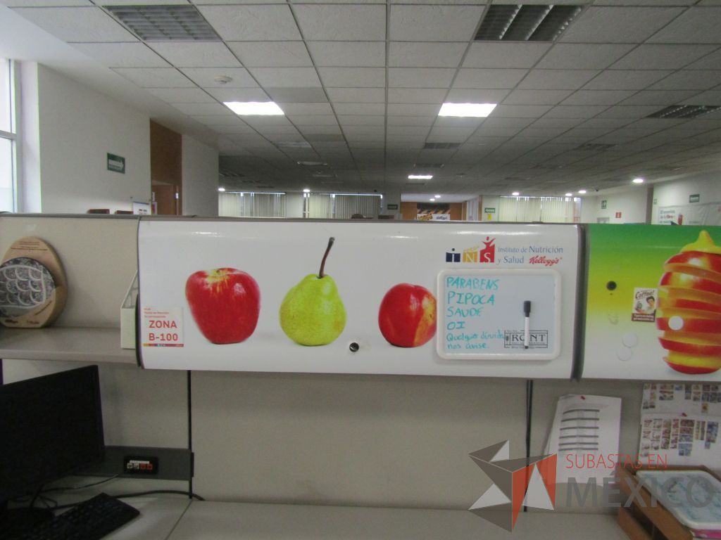Lote 009 - Estación de trabajo para 8 personas con mampara alta con 8 gavetas - Imagen 8