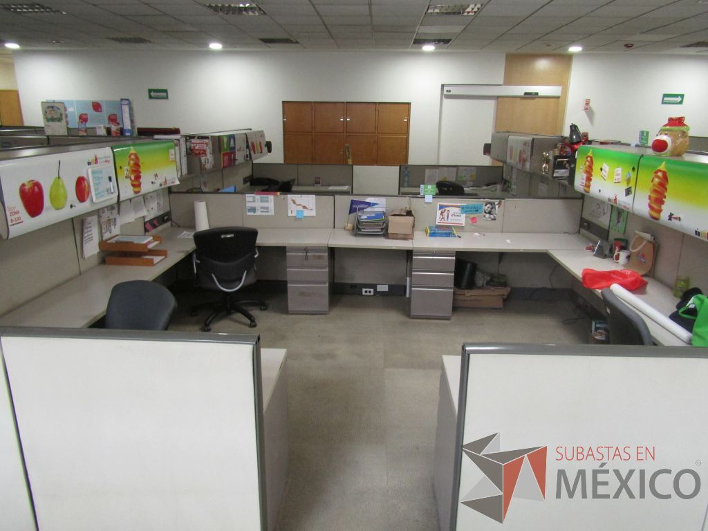 Lote 009 - Estación de trabajo para 8 personas con mampara alta con 8 gavetas - Imagen 12