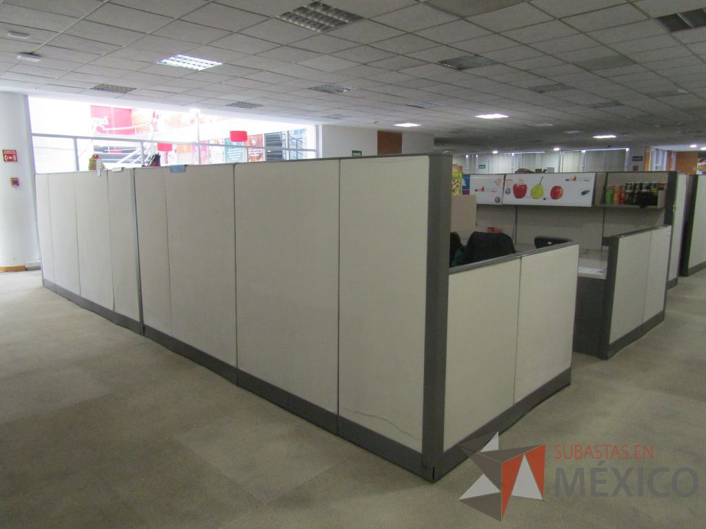 Lote 009 - Estación de trabajo para 8 personas con mampara alta con 8 gavetas - Imagen 19