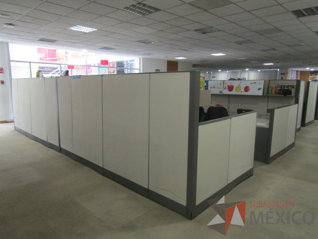 Lote 009 - Estación de trabajo para 8 personas con mampara alta con 8 gavetas - Imagen 13
