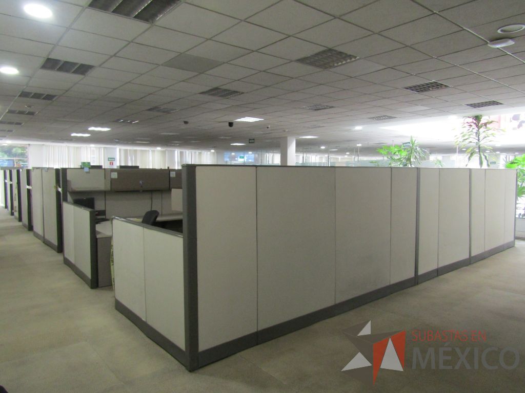 Lote 005 - Estación de trabajo para 9 personas con mampara alta con 9 gavetas - Imagen 5