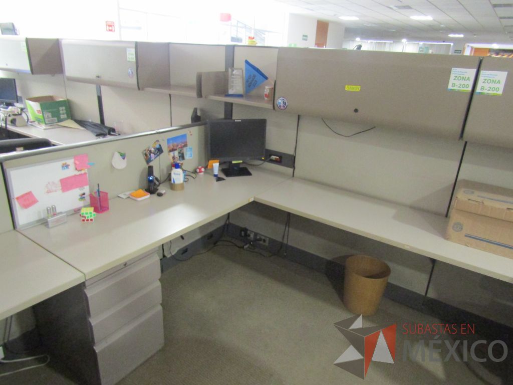 Lote 005 - Estación de trabajo para 9 personas con mampara alta con 9 gavetas - Imagen 10