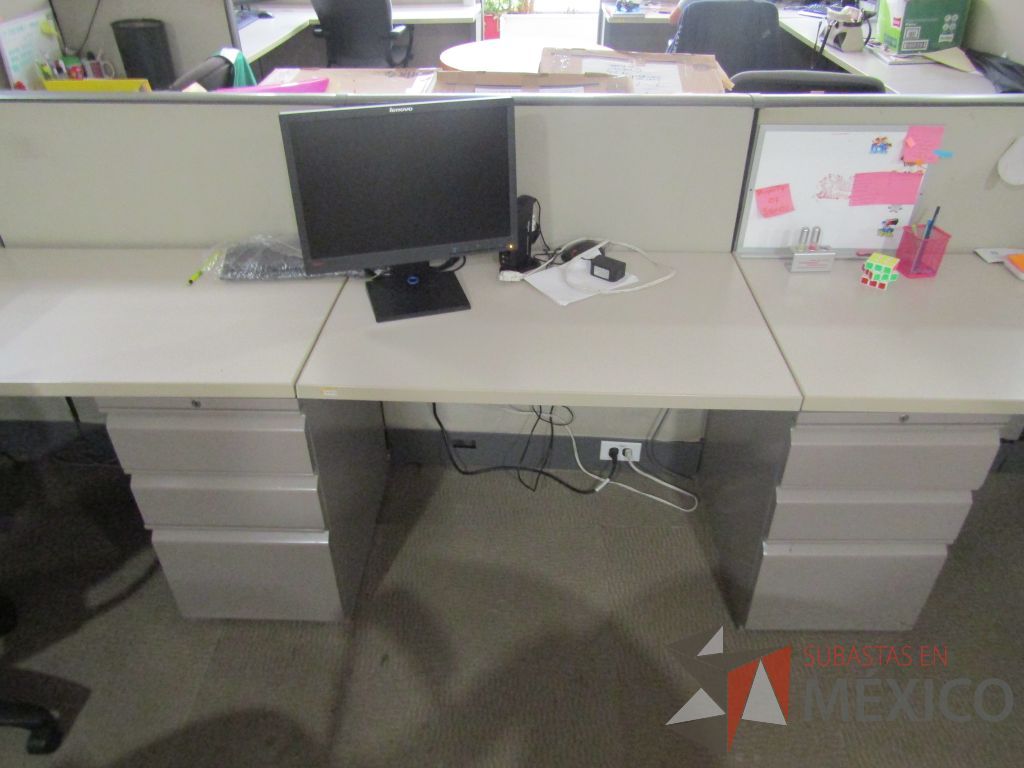 Lote 005 - Estación de trabajo para 9 personas con mampara alta con 9 gavetas - Imagen 11