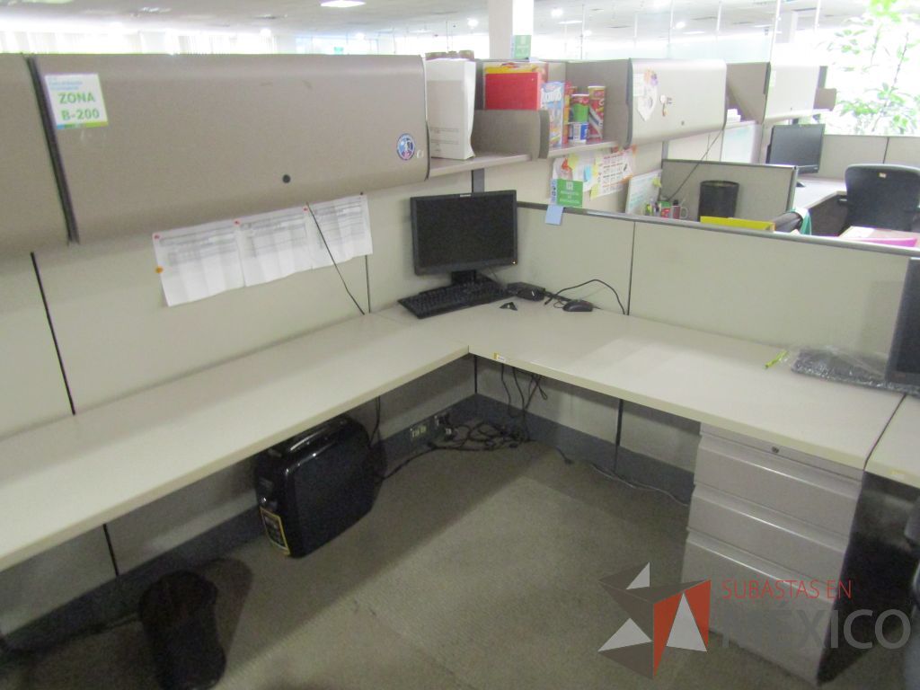 Lote 005 - Estación de trabajo para 9 personas con mampara alta con 9 gavetas - Imagen 12
