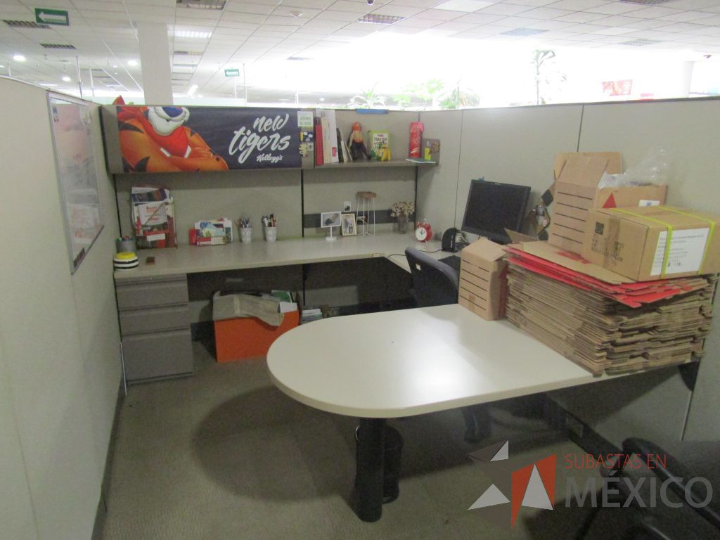 Lote 005 - Estación de trabajo para 9 personas con mampara alta con 9 gavetas - Imagen 15