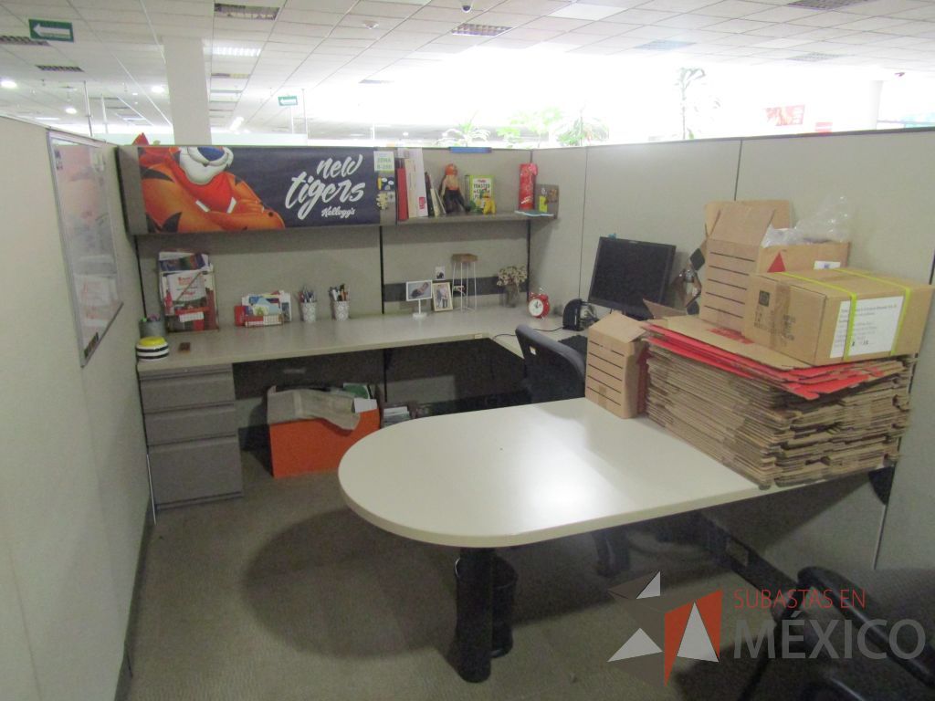 Lote 005 - Estación de trabajo para 9 personas con mampara alta con 9 gavetas - Imagen 16