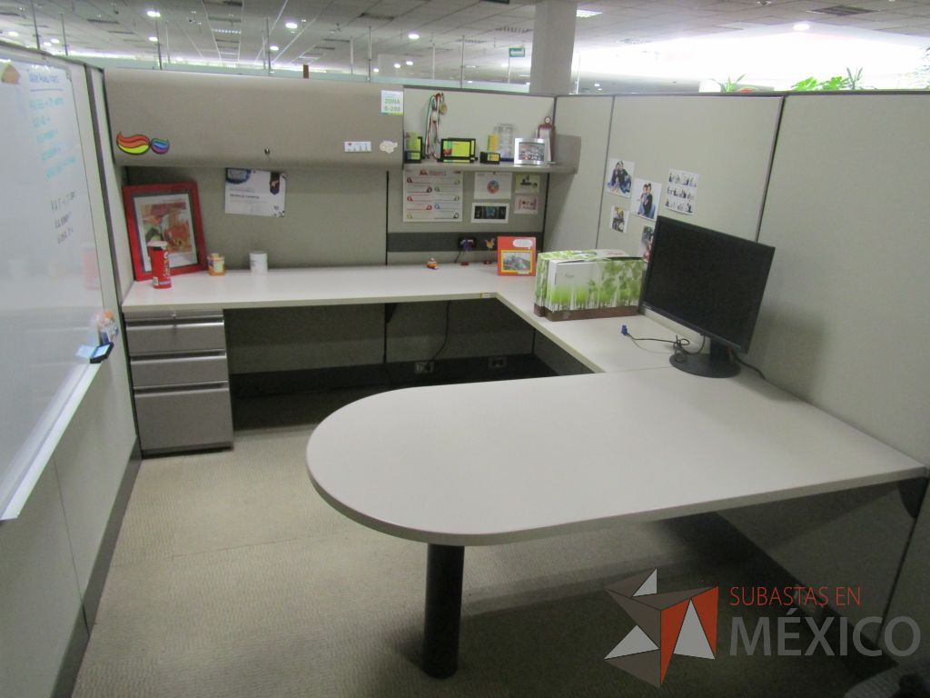 Lote 005 - Estación de trabajo para 9 personas con mampara alta con 9 gavetas - Imagen 18