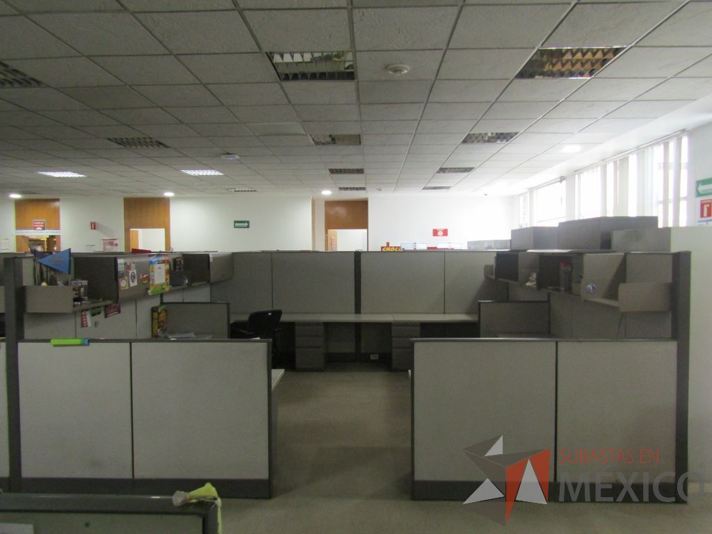 Lote 005 - Estación de trabajo para 9 personas con mampara alta con 9 gavetas - Imagen 23
