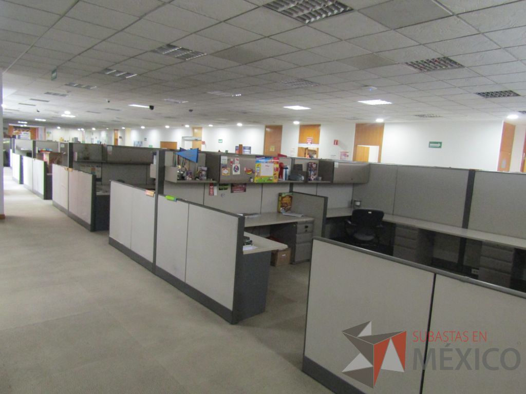 Lote 005 - Estación de trabajo para 9 personas con mampara alta con 9 gavetas