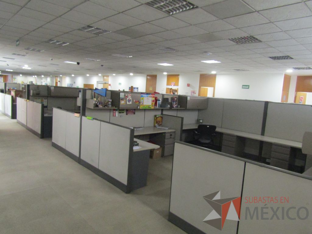 Lote 005 - Estación de trabajo para 9 personas con mampara alta con 9 gavetas - Imagen 24