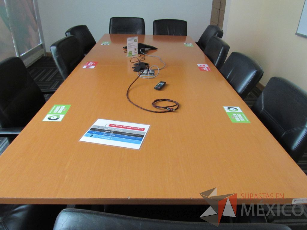 Lote 040 - Mesa de sala de juntas para 10 personas con cubierta color madera - Imagen 5
