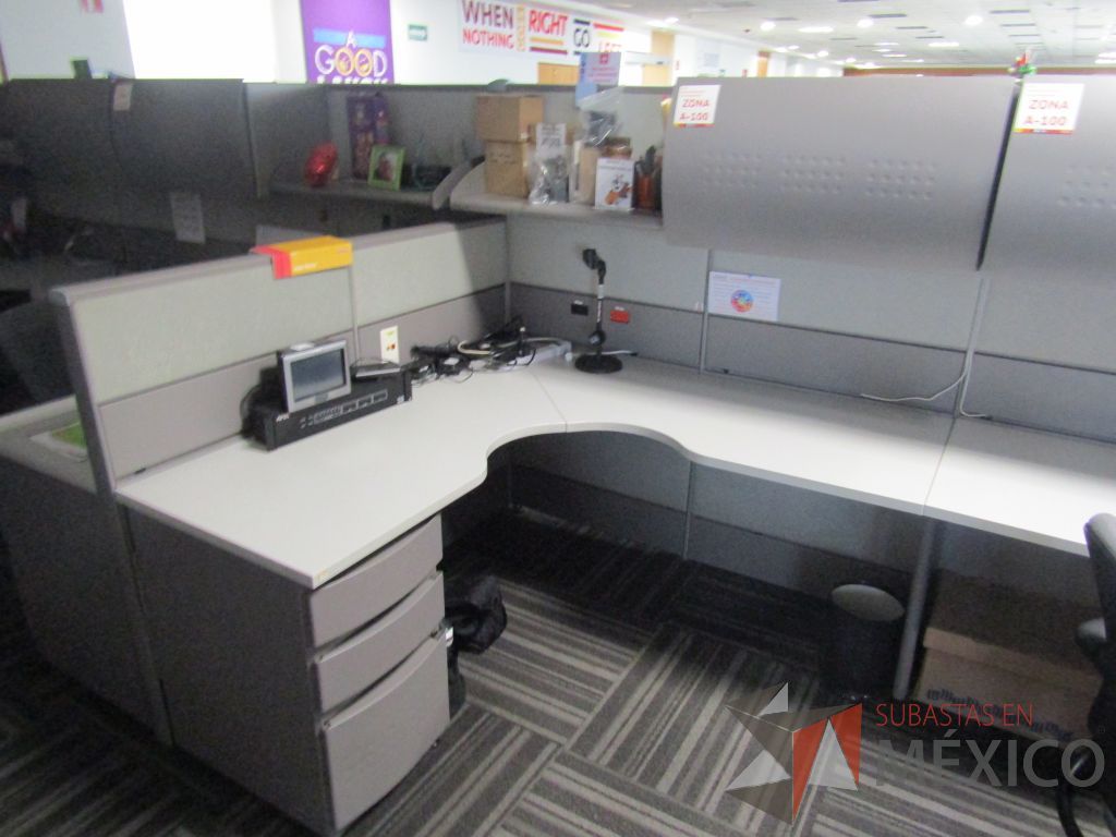 Lote 064 - Estación de trabajo para 8 personas de mampara alta con 8 gavetas - Imagen 11