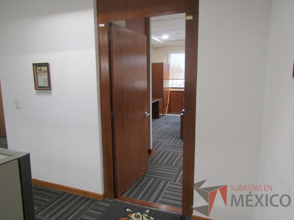 Lote 088 - Puerta de madera con manija metálica - Imagen 7