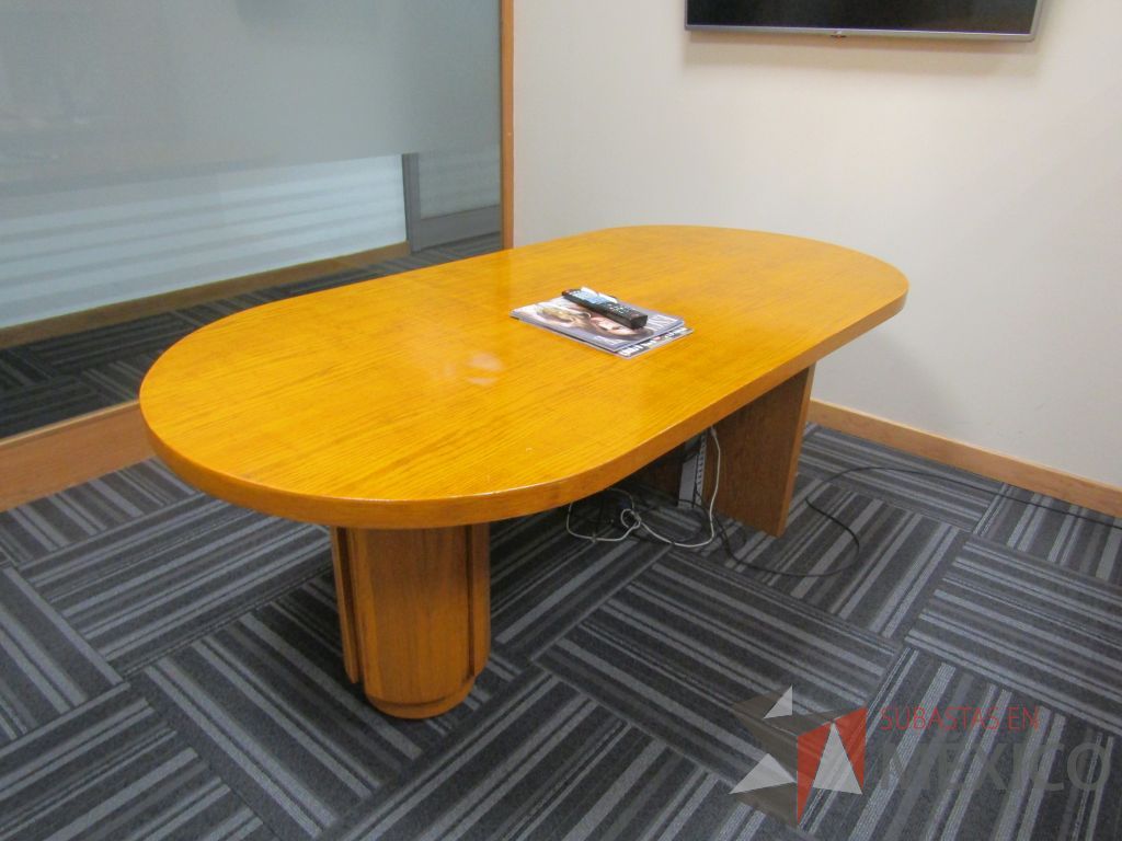 Lote 092 - Mesa de sala de juntas para 4 personas con base y cubierta color madera - Imagen 4