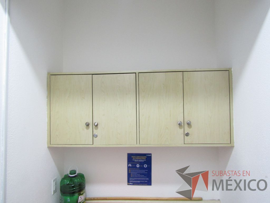 Lote 130 - Mueble con tarja, 4 puertas y 2 cajones. Alacena con 4 puertas - Imagen 3