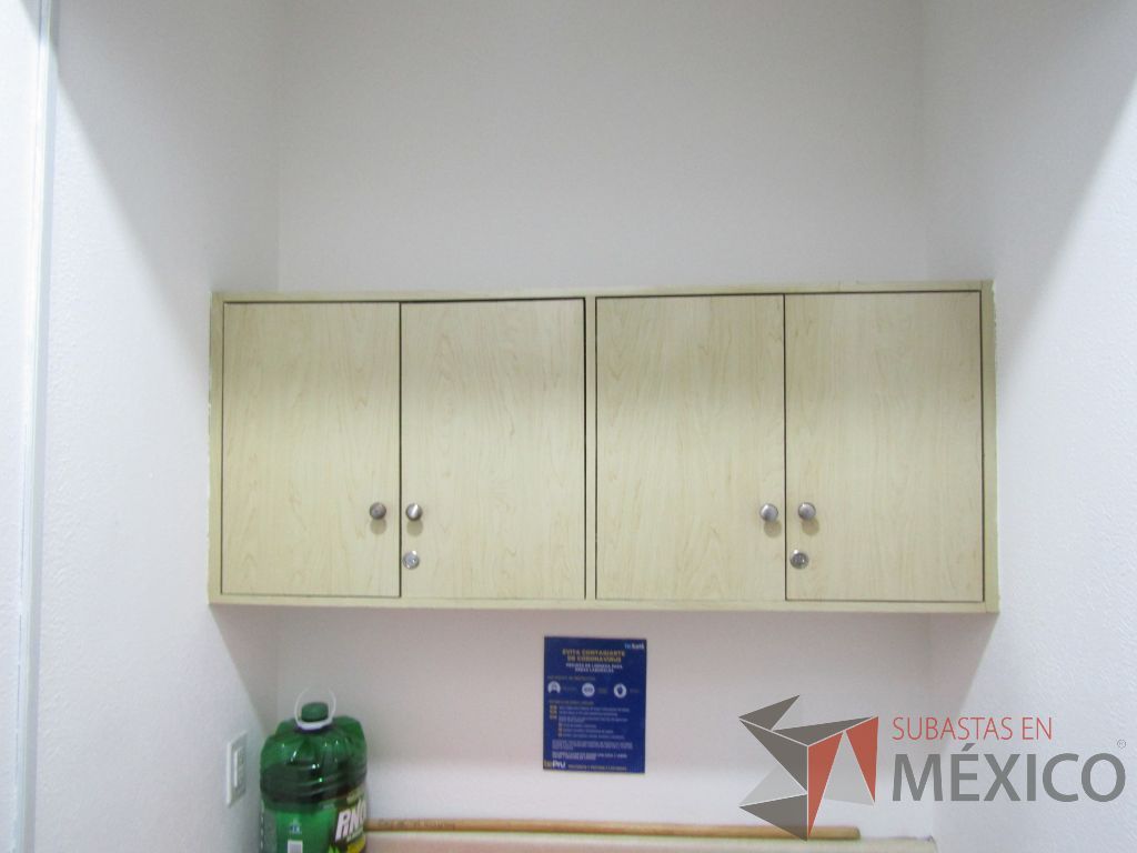 Lote 130 - Mueble con tarja, 4 puertas y 2 cajones. Alacena con 4 puertas - Imagen 6
