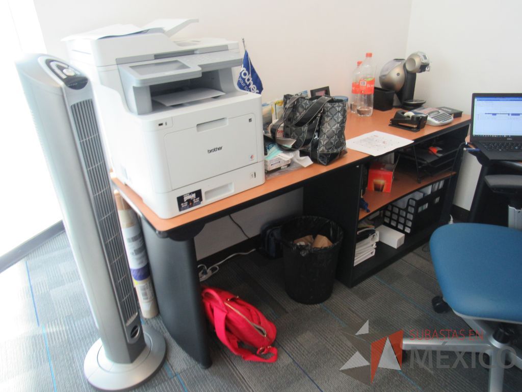 Lote 090 - Oficina Ejecutiva con Escritorio en escuadra, archivero y Mesa de trabajo - Imagen 7