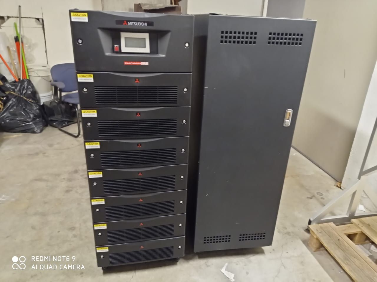Lote 088 - UPS, Modelo: UP1133A-A403SU-2, Marca: Mitsubishi Electric y Mando de baterias