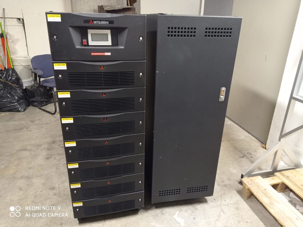 Lote 088 - UPS, Modelo: UP1133A-A403SU-2, Marca: Mitsubishi Electric y Mando de baterias - Imagen 8