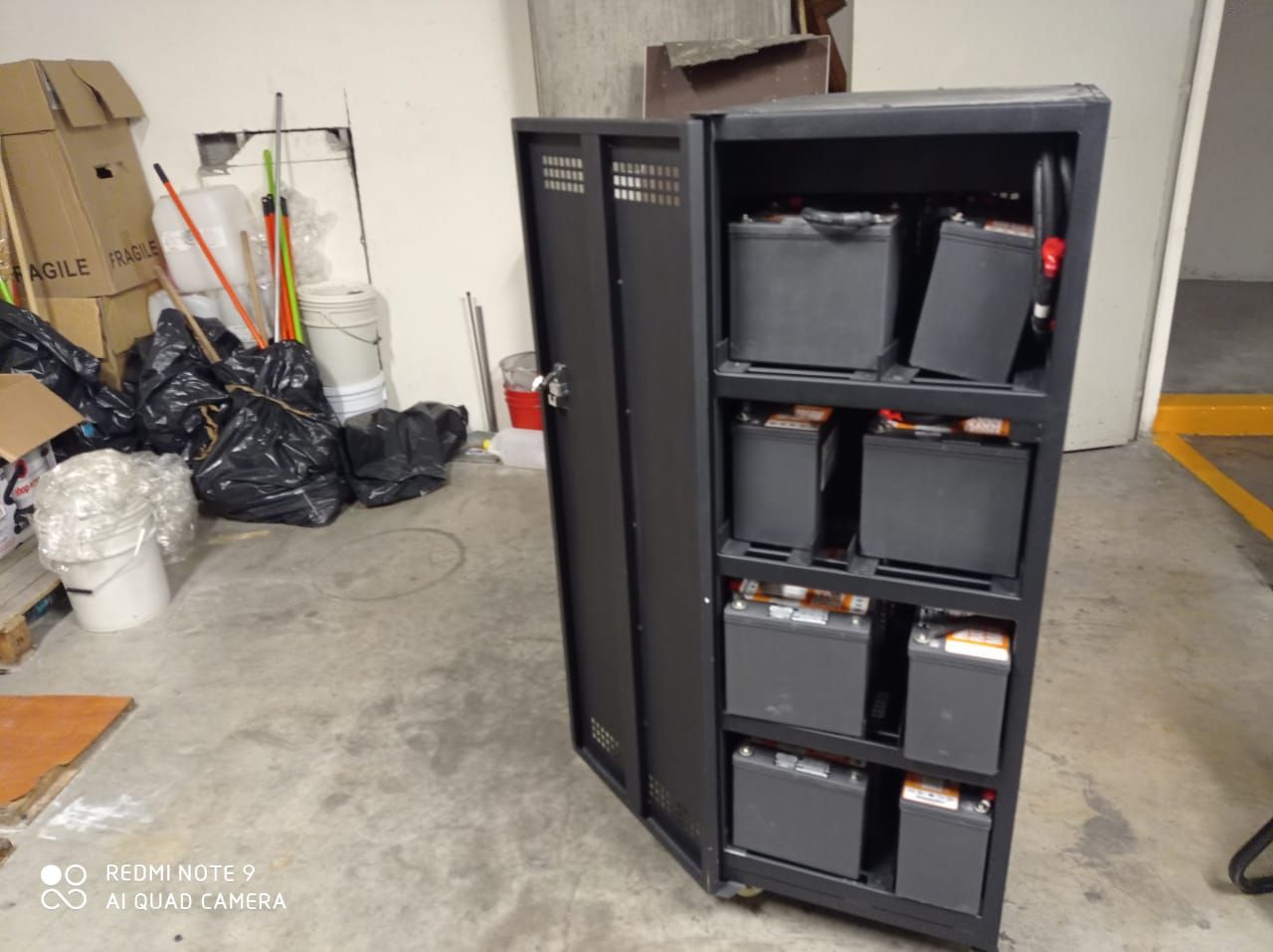Lote 088 - UPS, Modelo: UP1133A-A403SU-2, Marca: Mitsubishi Electric y Mando de baterias - Imagen 24