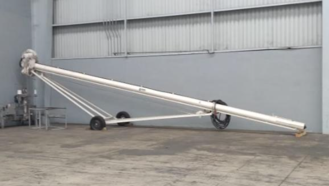 Lote 003 - Transportador para granos, helicoidal de bazuca metálica con ruedas color blanco - Imagen 2