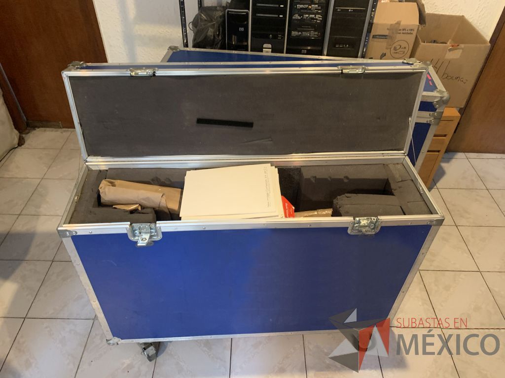 Lote 008 - Case profesional para protección pantallas, con manijas, chapas y ruedas - Imagen 4