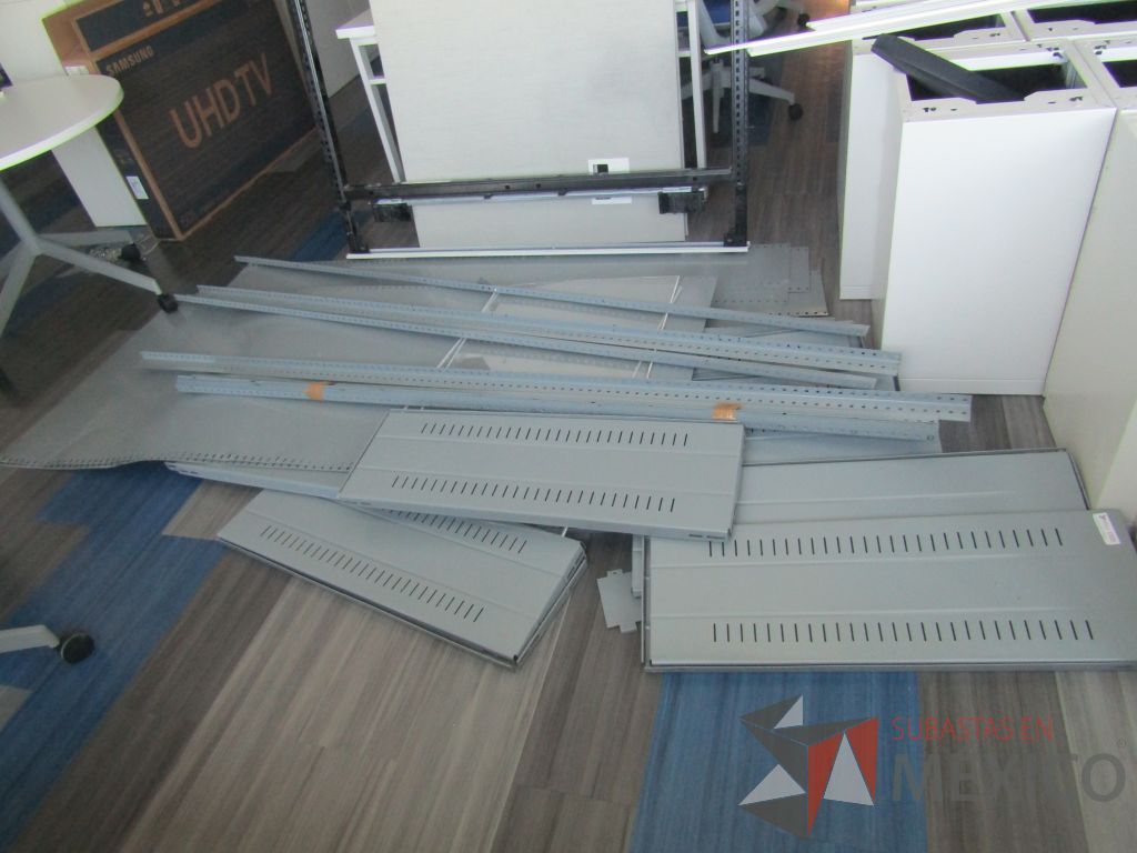 Lote 020 - 2 Anaqueles metálicos color gris (Desarmados) - Imagen 3