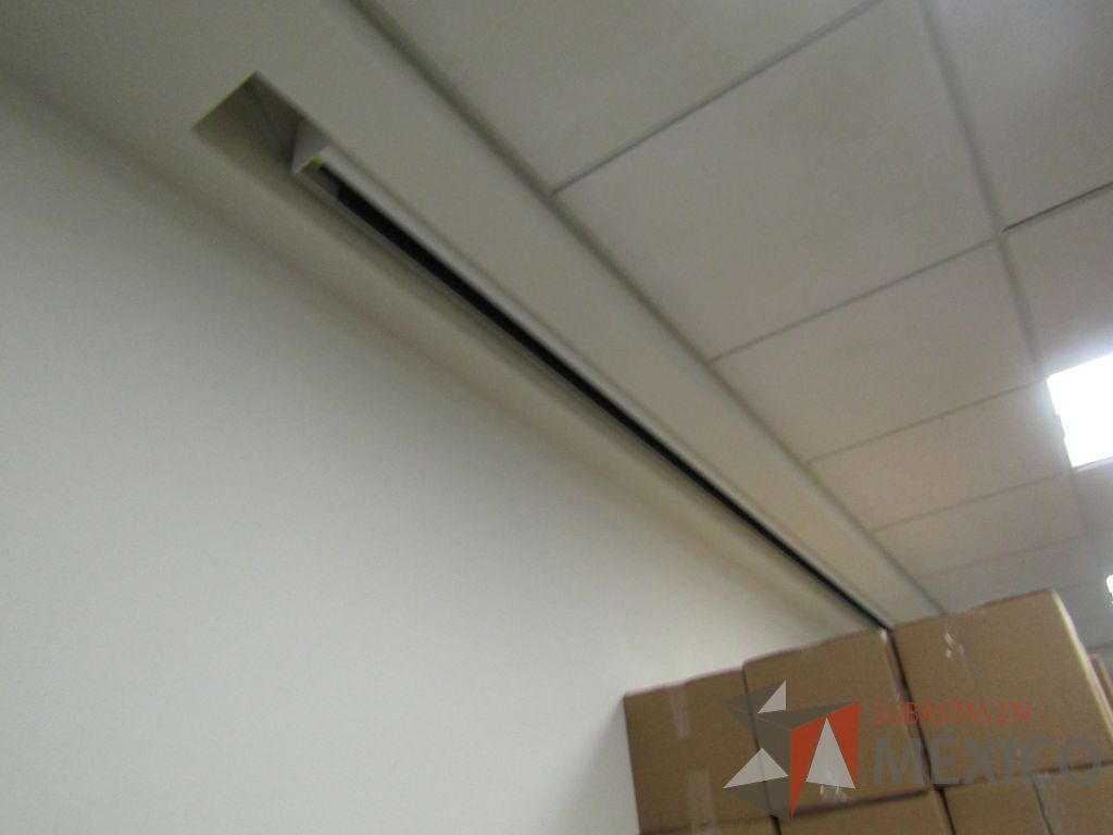 Lote 225 - Pantalla para proyector. - Imagen 3