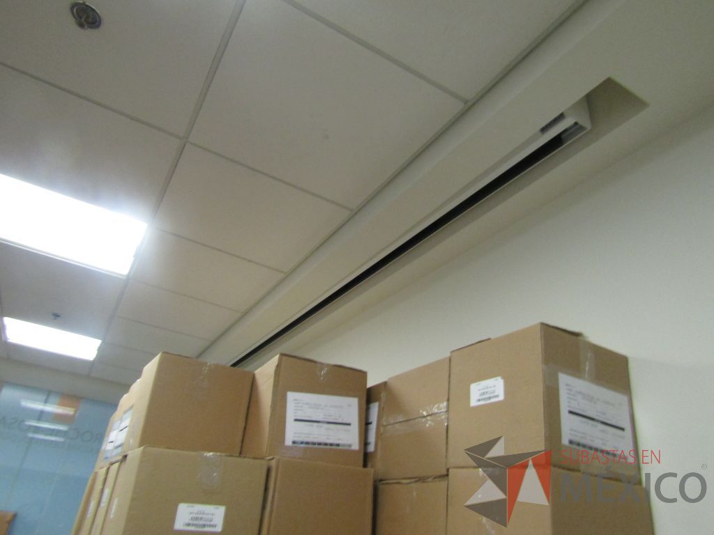 Lote 225 - Pantalla para proyector. - Imagen 4